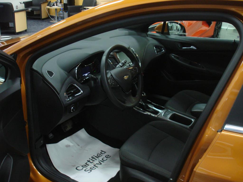 2017
Chevrolet
Cruze